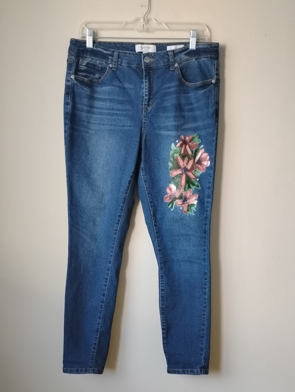 Ellen Tracy Size 12 Blue Skinny Jeans with Pink Floral Embellishments